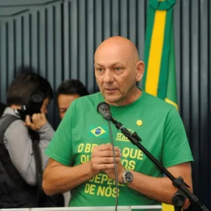 Justiça Proíbe Luciano Hang de Fazer Discurso Político na Havan e Garante Liberdade de Voto aos Funcionários