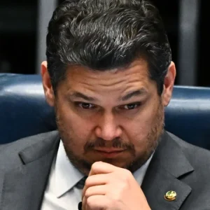 Davi Alcolumbre e Daniel Vorcaro: Mensagens Revelam Proximidade Íntima, Senador Alega Intimidação e Ataque à Honra