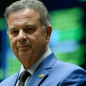Marinho acusa Messias de ser "militante do PT" após troca de farpas sobre R$ 134 milhões ligados a Flávio Bolsonaro