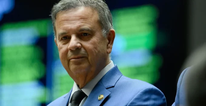Marinho acusa Messias de ser "militante do PT" após troca de farpas sobre R$ 134 milhões ligados a Flávio Bolsonaro
