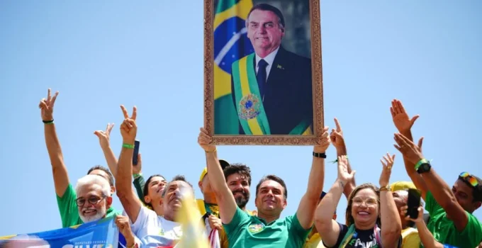 Censura Eleitoral Atinge Imagem de Bolsonaro: Liberdade de Expressão em Risco e Aliados Reagem