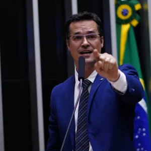 TRE-PR ordena Deltan Dallagnol a desativar Instagram em 24h ou remover posts de campanha; ex-procurador reage