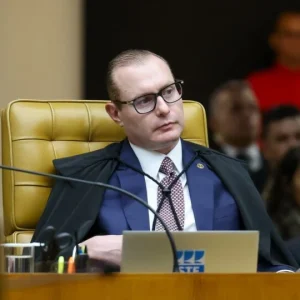 STF aplica multa inédita a advogado por "prompt injection" em ação judicial; Zanin e Moraes votam pela punição