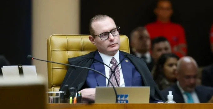 STF aplica multa inédita a advogado por "prompt injection" em ação judicial; Zanin e Moraes votam pela punição