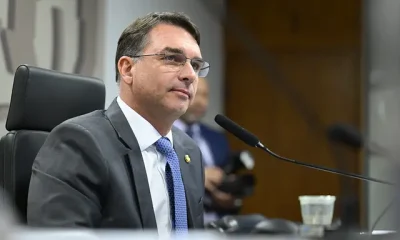 Flávio Bolsonaro foca em "unidade" da direita e minimiza boatos sobre Michelle e candidatura: "Caminho sem volta"