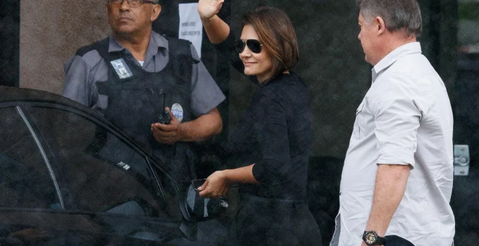 Michelle e Tarcísio buscam STF por prisão domiciliar de Bolsonaro, focam em Gilmar Mendes e ministros descrentes