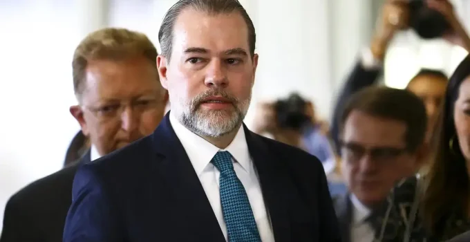 Toffoli: Mudanças em Decisões sobre Provas na Operação Compliance Zero Geram Polêmica e Reações