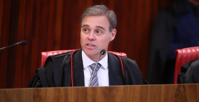 Lulinha em Nova Ação no STF: Pedido de Tornozeleira e Passaporte Retido Agita Caso INSS