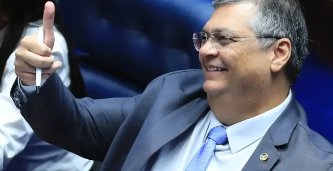 Enfermeira que chamou Flávio Dino de "lixo" se torna ré no STF em inquérito de Moraes, defesa contesta decisão