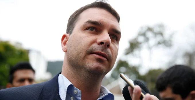 Flávio Bolsonaro Inicia Pré-Campanha com Viagem Internacional Estratégica a Israel e Países Árabes
