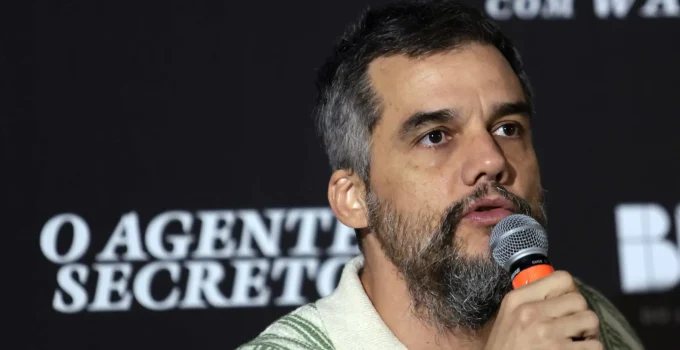 Wagner Moura: "O Agente Secreto" só existe por causa de Bolsonaro, afirma vencedor do Globo de Ouro
