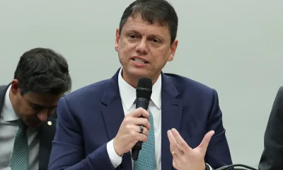 Tarcísio adia visita a Bolsonaro na Papuda após autorização de Moraes; Flávio Bolsonaro revela motivos do encontro