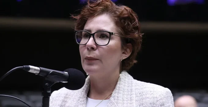 Carla Zambelli: Defesa alega suspeição de juízes italianos e pede troca de colegiado em julgamento de extradição