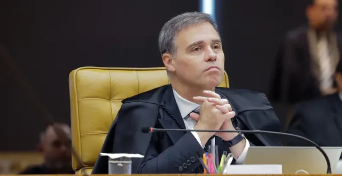 Oposição no STF Pede Acesso Urgente a Dados de Celular e Contas de Vorcaro no Caso Banco Master, Desafiando Toffoli