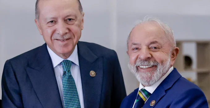 Lula e Erdogan debatem paz em Gaza e futuro da ONU em conversa com Trump, que propõe Conselho da Paz