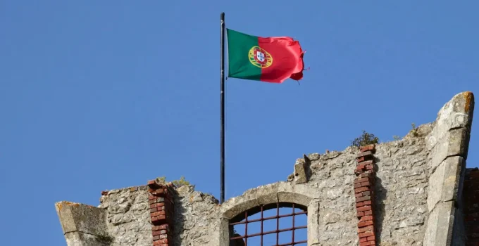 Portugal: O Fim da "Manifestação de Interesse" Marca um Retrocesso Democrático na Política Migratória e Ameaça Direitos Fundamentais