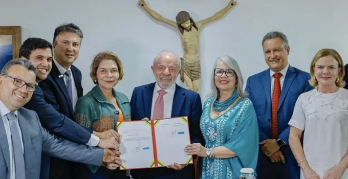 Municípios Reprovam MP de Lula sobre Piso de Professores: Acusação de "Oportunismo Eleitoreiro" e Impacto de R$ 8 Bilhões em 2026