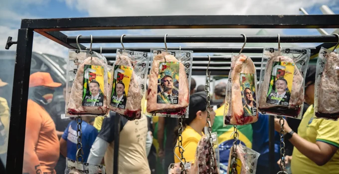 Helicópteros, massagem e 'picanha do Bolsonaro': os bastidores da caminhada de Nikolas Ferreira rumo a Brasília