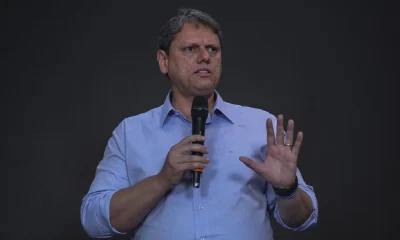 Tarcísio de Freitas reafirma lealdade a Bolsonaro e descarta disputar presidência em 2026