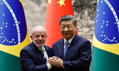 Xi Jinping liga para Lula e pede que Brasil e China fiquem "no lado correto da história", negando "ameaça chinesa"