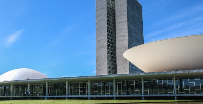 Centrão articula para blindar Banco Master: entenda a manobra para esvaziar CPI e proteger conexões políticas e jurídicas