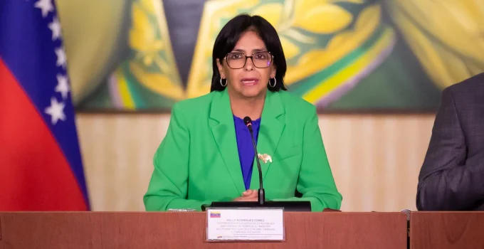 Delcy Rodríguez propõe "verdadeiro diálogo político" na Venezuela, mas oposição desconfia de intenções