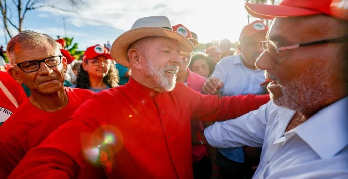 Lula alfineta adversários e promete 'lutar contra a mentira' na disputa pela reeleição em 2026