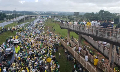 Caminhada pela Liberdade em Brasília: Milhares marcham e enfrentam raio na Praça do Cruzeiro; veja imagens e o que aconteceu