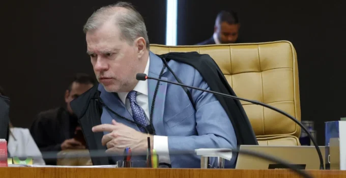 Fachin articula Código de Conduta para Ministros do STF e CNJ após polêmica com Toffoli e Banco Master
