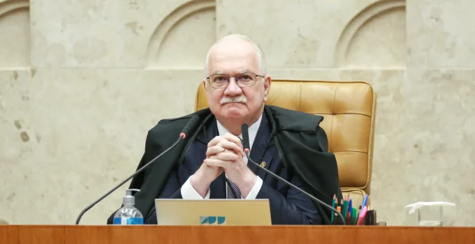 Fachin Sinaliza Possível Saída de Inquérito do Banco Master do STF, Foco em Código de Conduta para Ministros Ganha Força