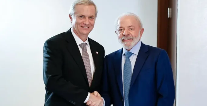 Presidente do Chile, Kast, minimiza diferenças com Lula e foca em investimentos, evitando polêmicas sobre Venezuela
