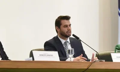 Advogados de Filipe Martins Buscam Prova em Cartório para Contestar Prisão e Alegam Acesso ao LinkedIn Foi para Coleta de Provas