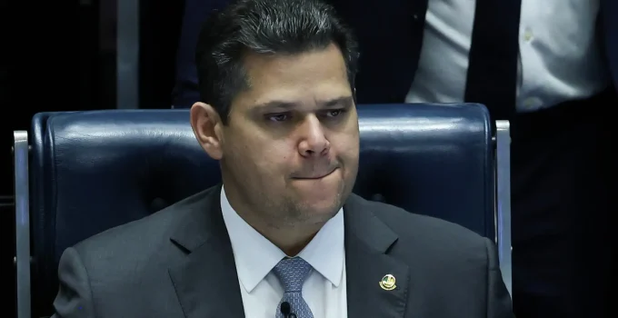 Alerta Ignorado? PF e MP Investigam Se Fundo de Alcolumbre Recebeu Pareceres Contra Investimento no Banco Master