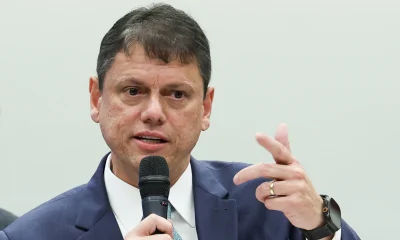 Eduardo Bolsonaro elogia Tarcísio após visita a Jair Bolsonaro na Papuda: "Laços fortalecidos e pontes construídas"