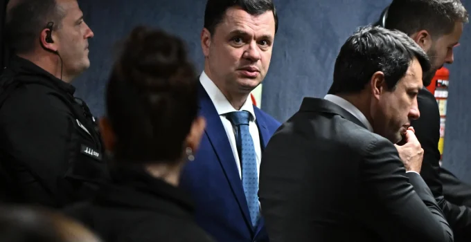 Alexandre de Moraes autoriza visita de senadores a Anderson Torres, e muda regras para presos 'sensíveis'