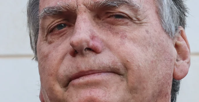Rotina Detalhada de Bolsonaro na Papudinha Revelada: Médico, Fisioterapia e Visitas Familiares no Relatório Enviado a Moraes