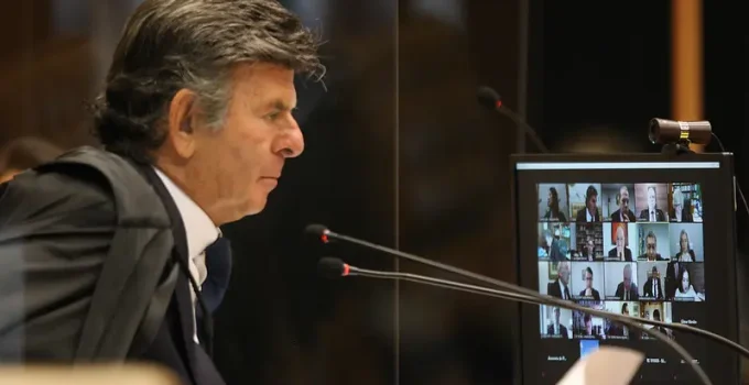 Luiz Fux se afasta do STF após diagnóstico de pneumonia dupla por influenza; veja o que muda