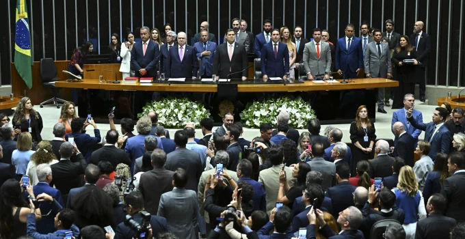Davi Alcolumbre clama por "paz" e "diálogo" na abertura do ano legislativo sem a presença de Lula