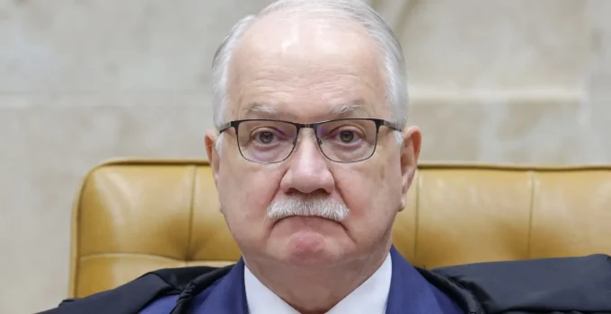 Crise de Imagem no STF: Fachin Propõe Código de Conduta em Meio a Polêmicas e Críticas de Juristas