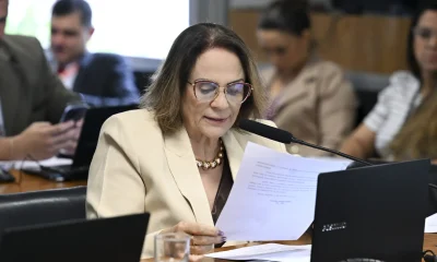 Damares Alves Denuncia Escola de Samba à PGR por Propaganda Eleitoral Antecipada em Homenagem a Lula