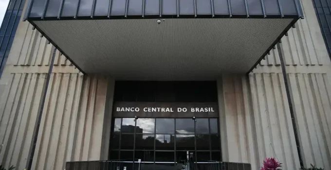 Juros no Brasil: Banco Central Sinaliza Início de Queda em Março com "Restrição Adequada" para Controlar Inflação