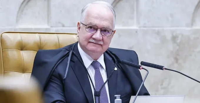 Fachin Desafia Resistência e Nomeia Cármen Lúcia para Criar Código de Conduta Histórico no STF