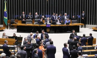 Congresso Aprova Reajuste e Gratificação de Até 100% Para Servidores da Câmara e Senado, Gerando Debate