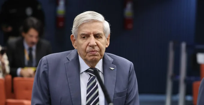 MP Militar pede perda de patente de Heleno por violar dever de "amar a verdade" em articulação de golpe de Estado