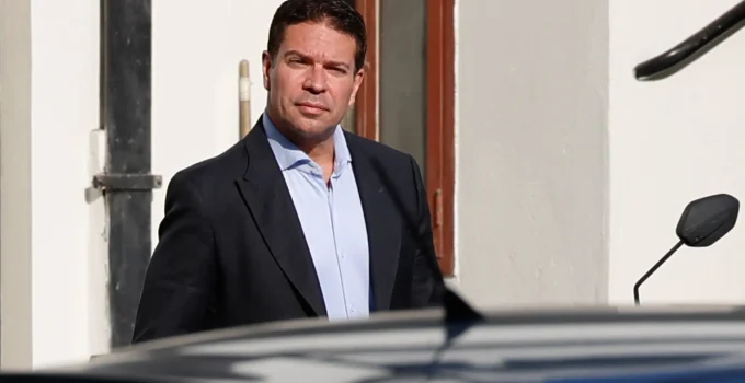Alexandre Ramagem: Foragido nos EUA, Ex-Diretor da Abin é Interrogado pelo STF sobre Atos de 8 de Janeiro