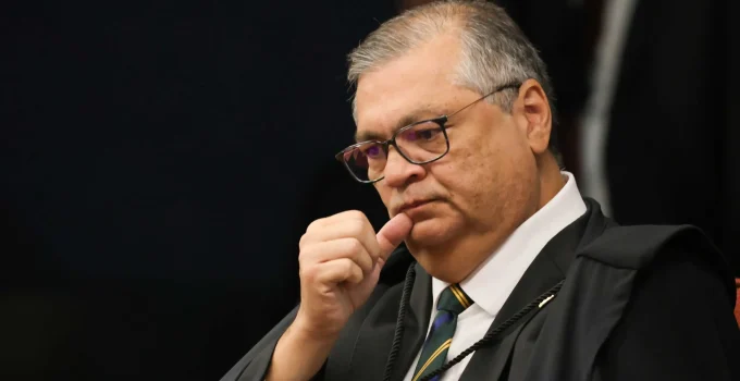 Penduricalhos no Congresso: STF Suspende Benefícios Milionários para Servidores e Alerta os Três Poderes