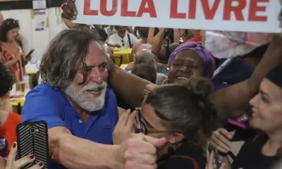 José de Abreu anuncia pré-candidatura ao PT com foto de prisão na ditadura: 'Meu passado me condena'