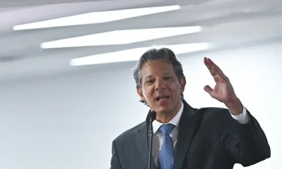 Haddad lança livro e critica democracia brasileira: "Classe dominante vê o Estado como dela"