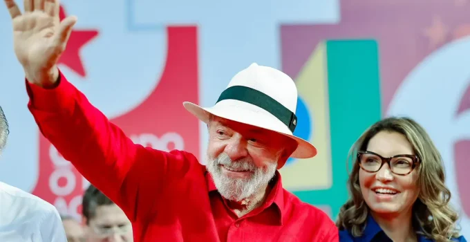 Lula cobra PT em festa de 46 anos: "Não estamos com essa bola toda" e defende alianças fora da esquerda