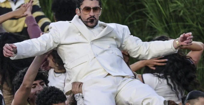Deputada do PSOL propõe título de Cidadão Brasileiro para Bad Bunny após Super Bowl; veja a justificativa